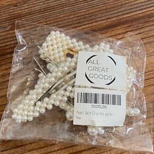 Pearl hair clips